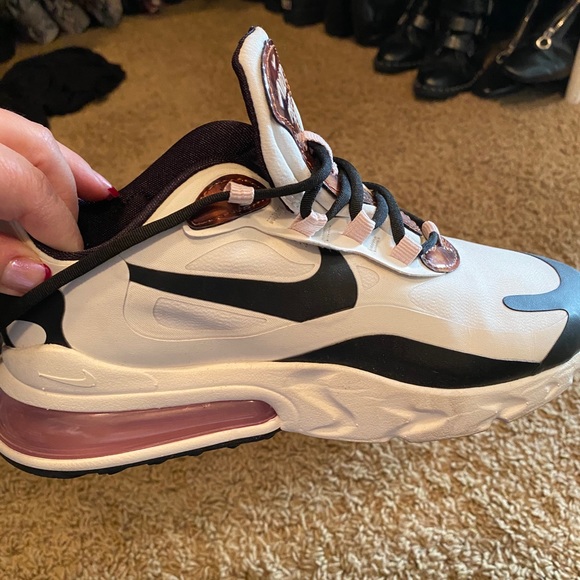 Nikes - Picture 2 of 4